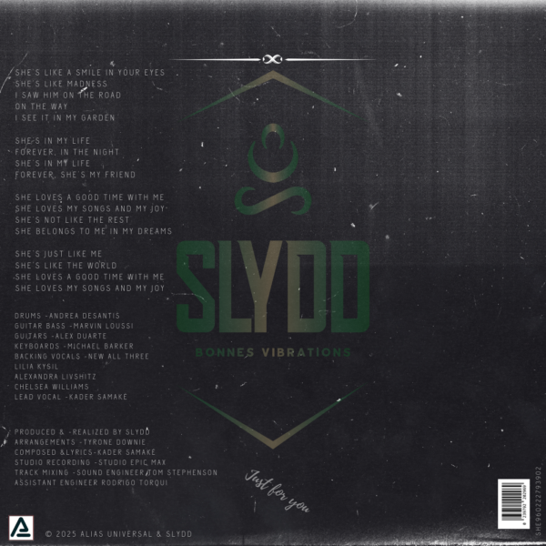 Single She is slydd inclus 2 titres + lyrics